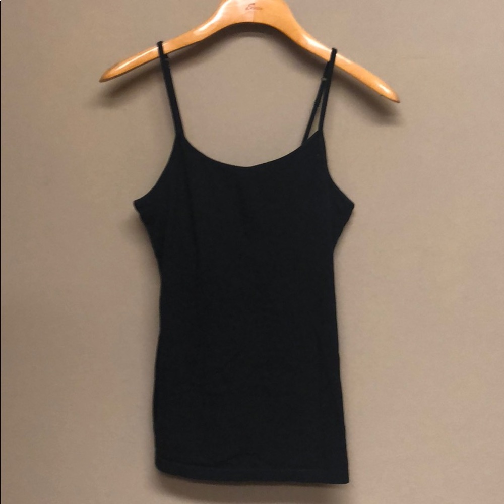 Black bra tank
Adjustable straps